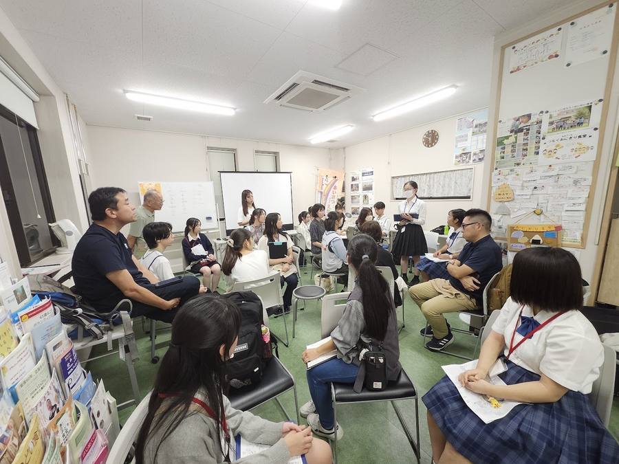 神戸研修での高校生の学び合いの様子