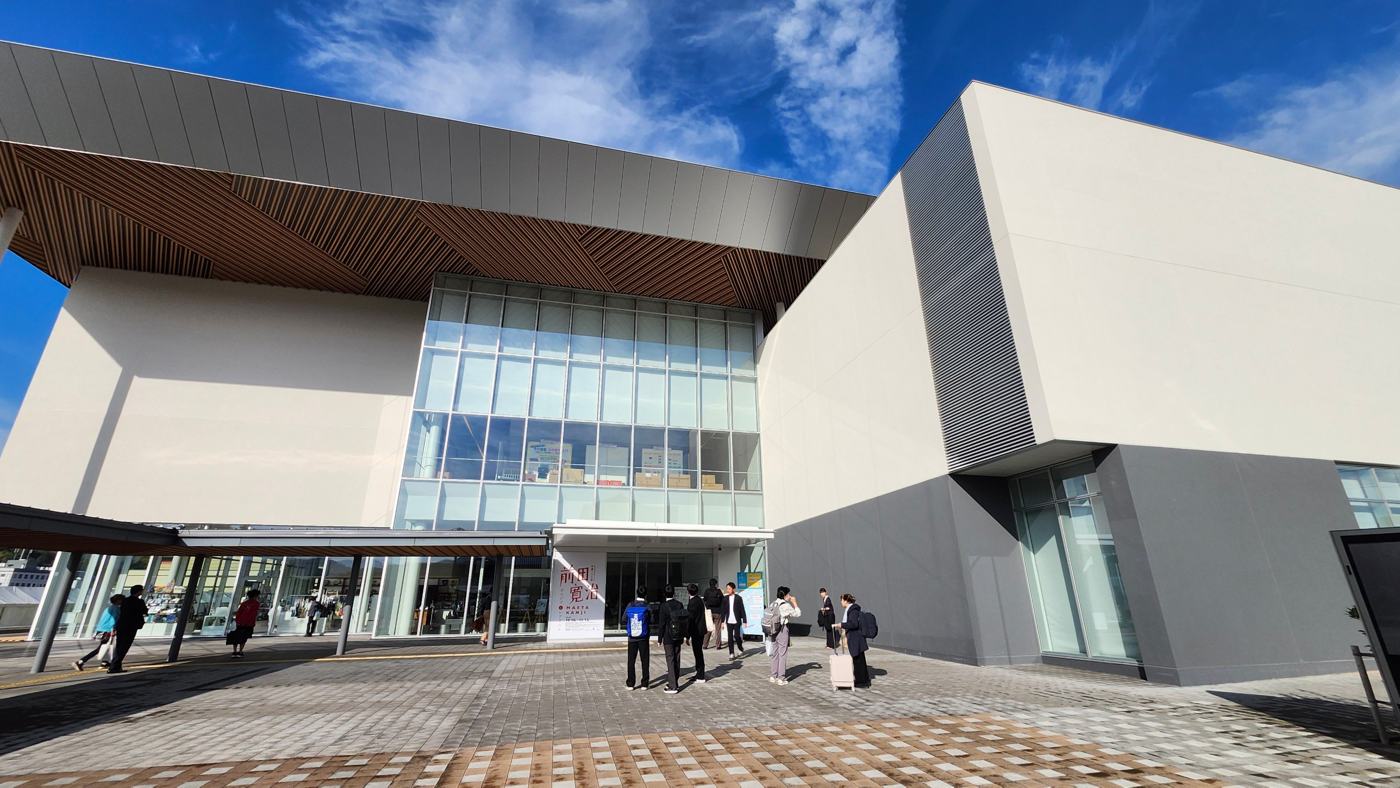 鳥取県立美術館の外観